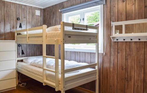 two bunk beds in a room with a window at Uplandhytta in Ringsaker