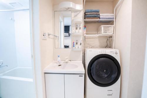 1301Room 5 mins walk from JR Kinshicho North Exit On level 13 with lift access offering a clear view of Tokyo Skytree Easy rail access includes a balcony plus quiet indoor spaces quiet indoor space