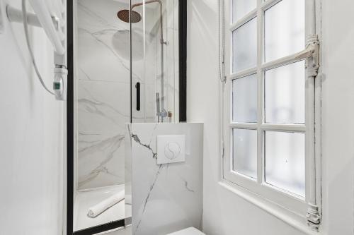 Lavie Maison: Marais Studio Gem