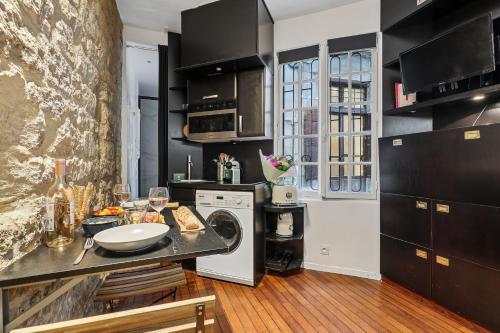 Lavie Maison: Marais Studio Gem