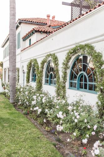 Κήπος έξω από το Montecito Inn