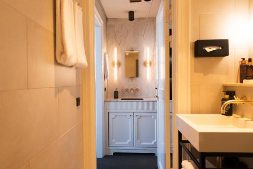 a bathroom with a sink and a mirror at Hotel Skt. Annæ in Copenhagen