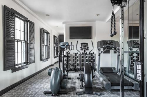 
The fitness centre and/or fitness facilities at Montecito Inn
