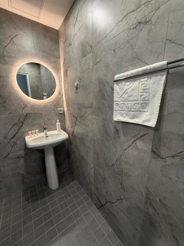 a bathroom with a sink and a mirror at Villa Wesenbergh in Rakvere