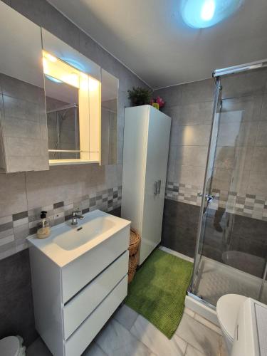 Apt Erisa en Torremolinos dos min de la playa, Puerto Marina