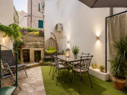 Quiet Oasis in the Heart of Old Town- two kitchen,3bath