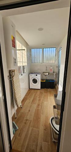 a small kitchen with a washer and dryer at Casa dos Azevedos in Câmara de Lobos