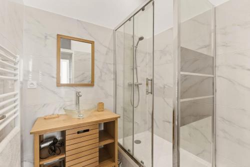 Stylish 1BR flat near Chartreux metro station