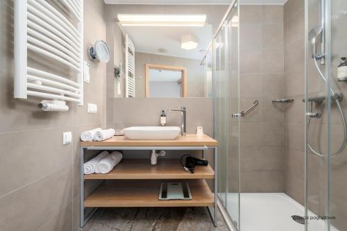a bathroom with a sink and a shower at Platinum Mountain Hotel&SPA in Szklarska Poręba