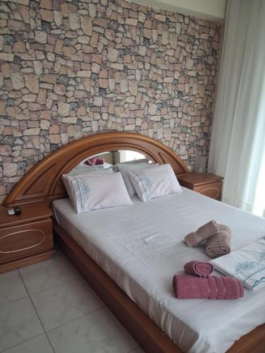 a bedroom with a large bed with towels on it at Nana apartment in Perea