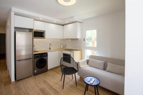 141-Fully Renovated, Shared Pools & Garden