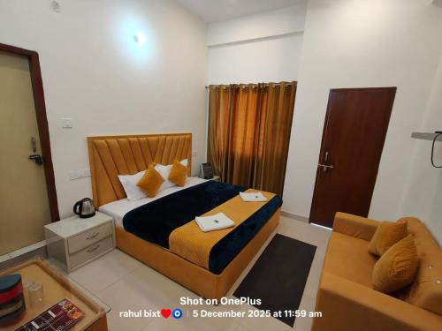 a bedroom with a bed and a couch in it at Swayambhu Hotel in Rudraprayāg