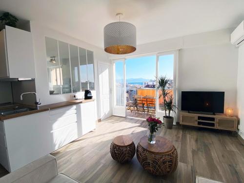 2P moderne avec terrasse et vue mer