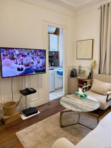 Quiet & bright apartment in Paris