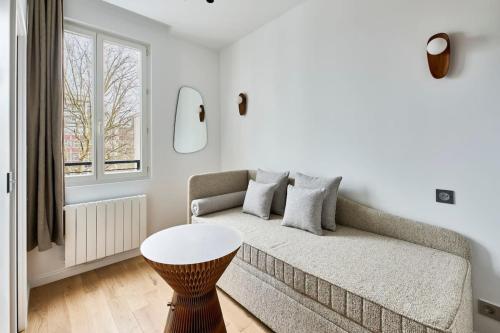 Canal Saint-Martin 10th Design & Refined Studio managed by Mey Agency