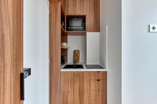 Canal Saint-Martin 10th Design & Refined Studio managed by Mey Agency