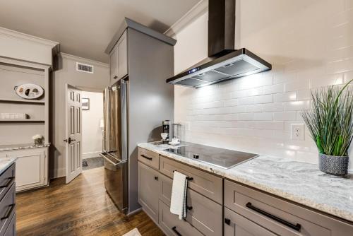 a kitchen with a sink and a counter top at Modern Spacious 3 bed 3 12 bath suites in Dallas