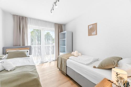 a bedroom with two beds and a window at Gasthaus Hirschkeller in Göppingen