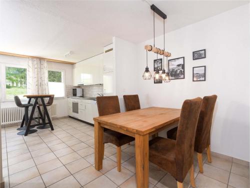 Bright 2BR Davos Apt with Parking and Balcony