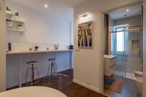 GuestHost - Cozy Studio with Vatican View Balcony
