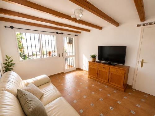 Torremolinos Sea View Townhouse, Pool, BBQ & Workspace - Magnolia Properties