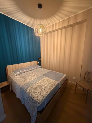 a bedroom with a bed and a chandelier at Sciuri House in CTA