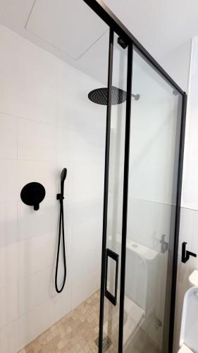 a shower with a glass door in a bathroom at Posada de María Casa Cori 5 in Talavera de la Reina