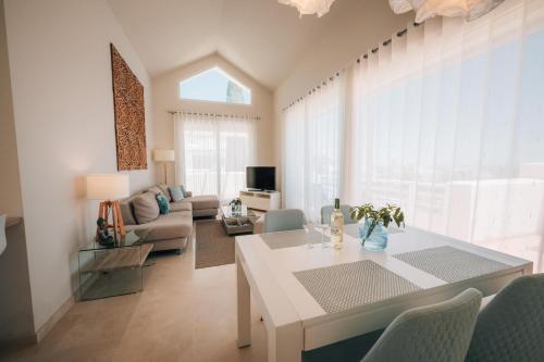 Frontline Golf Penthouse Lagoon & SPA – EHHouse photo 25