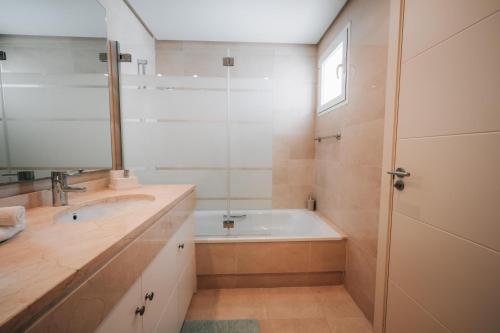 Frontline Golf Penthouse Lagoon & SPA – EHHouse photo 21