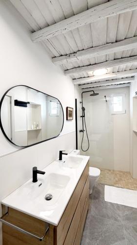 a white bathroom with a sink and a mirror at Posadas de Marí Casa Andreea 6 in Talavera de la Reina