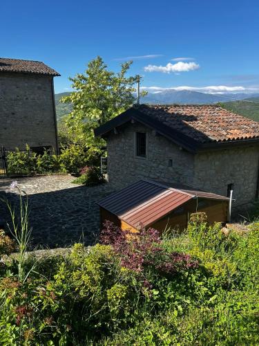 a house with a metal roof in a yard at B&B Borgo Scola Paradise View in Vimignano