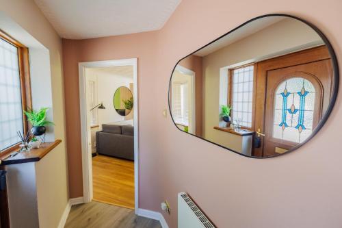 Irene Suite I Cozy 2BRM Bungalow I Sleeps 6 I Close to Principality Stadium I Cardiff Castle I Wales Millennium Centre I WiFi I Parking and Easy Access to Barry Island photo 20