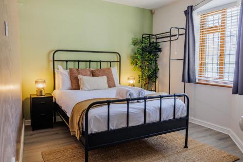 Irene Suite I Cozy 2BRM Bungalow I Sleeps 6 I Close to Principality Stadium I Cardiff Castle I Wales Millennium Centre I WiFi I Parking and Easy Access to Barry Island photo 13