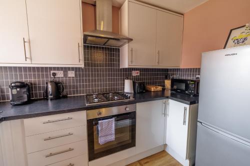 Irene Suite I Cozy 2BRM Bungalow I Sleeps 6 I Close to Principality Stadium I Cardiff Castle I Wales Millennium Centre I WiFi I Parking and Easy Access to Barry Island photo 19
