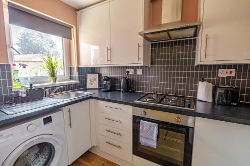 Irene Suite I Cozy 2BRM Bungalow I Sleeps 6 I Close to Principality Stadium I Cardiff Castle I Wales Millennium Centre I WiFi I Parking and Easy Access to Barry Island photo 23
