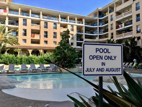 Stunning Sea View - Balcony - 2min to Beach - AC - WIFI - Pool