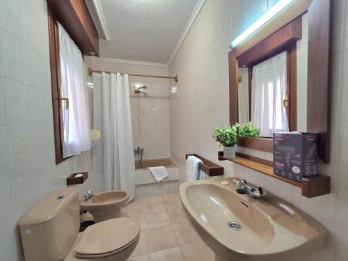 a bathroom with a toilet and a sink at Apartamento Viento y Marea 20811 in Argoños