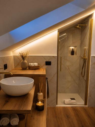 a bathroom with a sink and a shower at Appartamento Arisch in Aprica