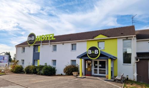 a building with a sign that reads bbb hotel at B&B HOTEL Chalon-Sur-Saone Sud in Saint-Rémy