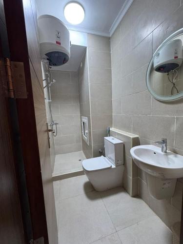 a small bathroom with a toilet and a sink at عائلي ومريح in Zāwiyat al ‘Awwāmah