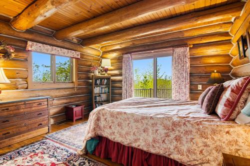 a bedroom with a bed in a log cabin at Viewtopia in Suttons Bay