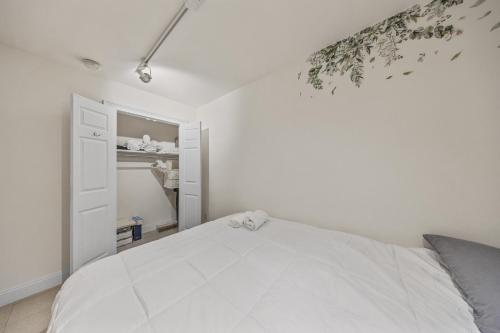 a bedroom with a white bed and a closet at Chic One Bedroom Retreat in Downtown Manhattan in New York