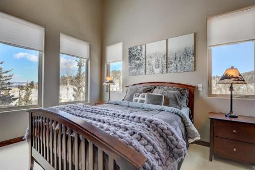 a bedroom with a bed and two windows at Mountain Escape with Spectacular Views in Jefferson