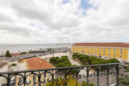 Alfama Apartment with river view