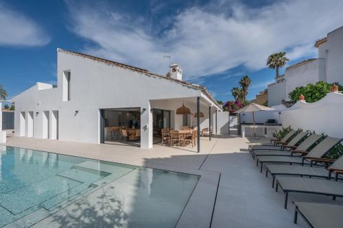 Beachside Villa 8 Ensuite 2 Private Pools