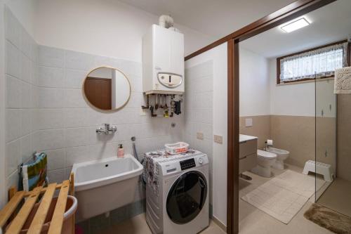 a bathroom with a washing machine and a sink at Interno 8 - Franciacorta x 7 in Passirano