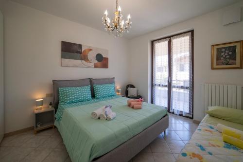 a bedroom with a bed with two stuffed animals on it at Interno 8 - Franciacorta x 7 in Passirano