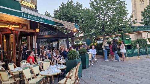 Gare Montoparnasse ,awesome place , 76 m2 2 bedroom,,center of st Germain ,5 mins Eiffel tour and Louvre meusm ,2 mins latin dustrict and Cathedral of Notre of Paris