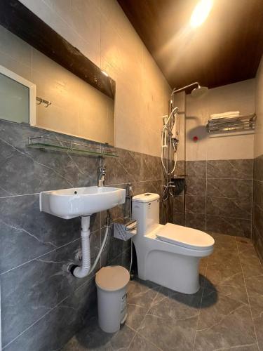 a bathroom with a toilet and a sink at Dốc Phố Home - Dalat Homestay in Xuan An