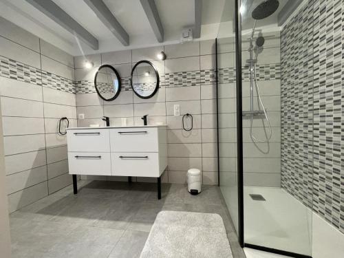 a bathroom with two mirrors and a sink and a shower at Ur ondoa in Lasse
